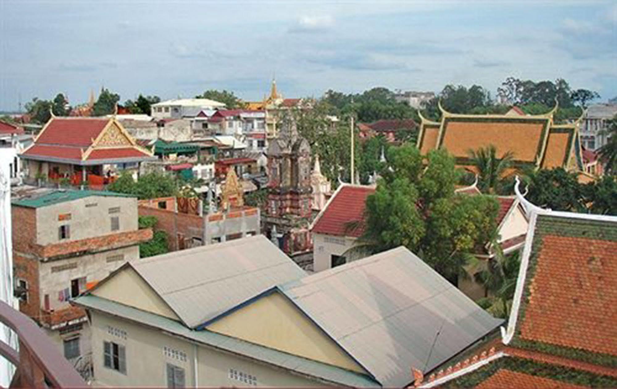 Cyclo Hotel-Bar-Restaurant Phnom Penh Exterior photo