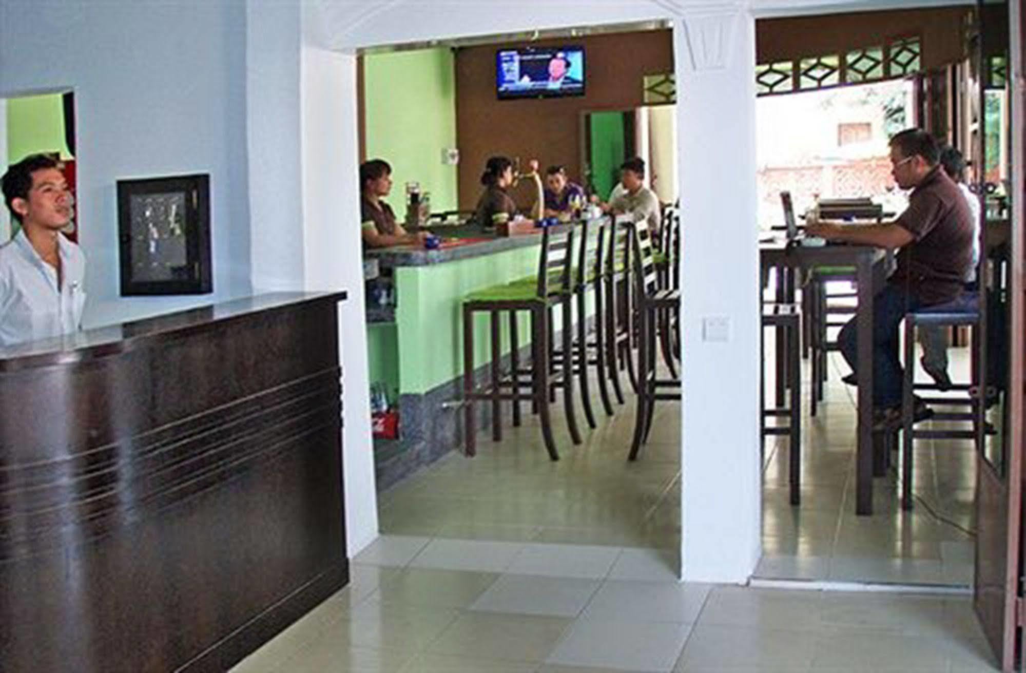 Cyclo Hotel-Bar-Restaurant Phnom Penh Exterior photo
