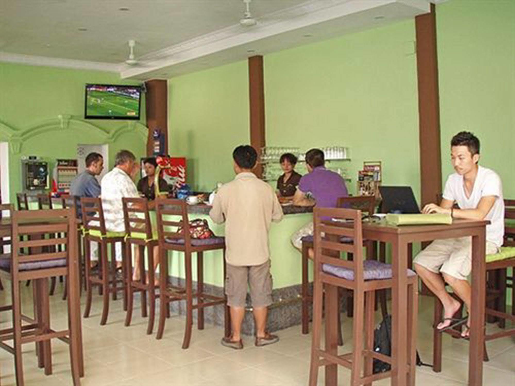 Cyclo Hotel-Bar-Restaurant Phnom Penh Exterior photo
