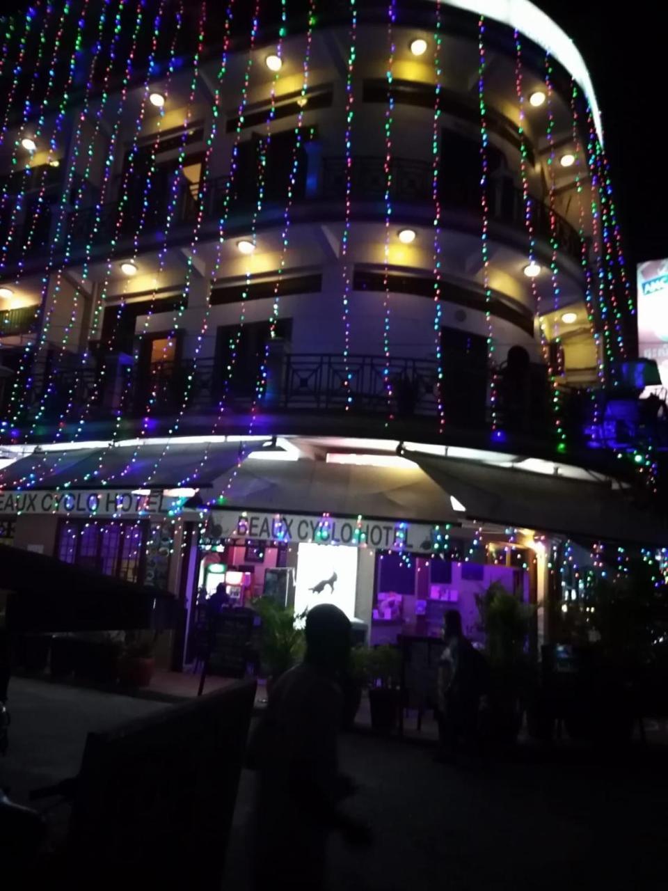 Cyclo Hotel-Bar-Restaurant Phnom Penh Exterior photo